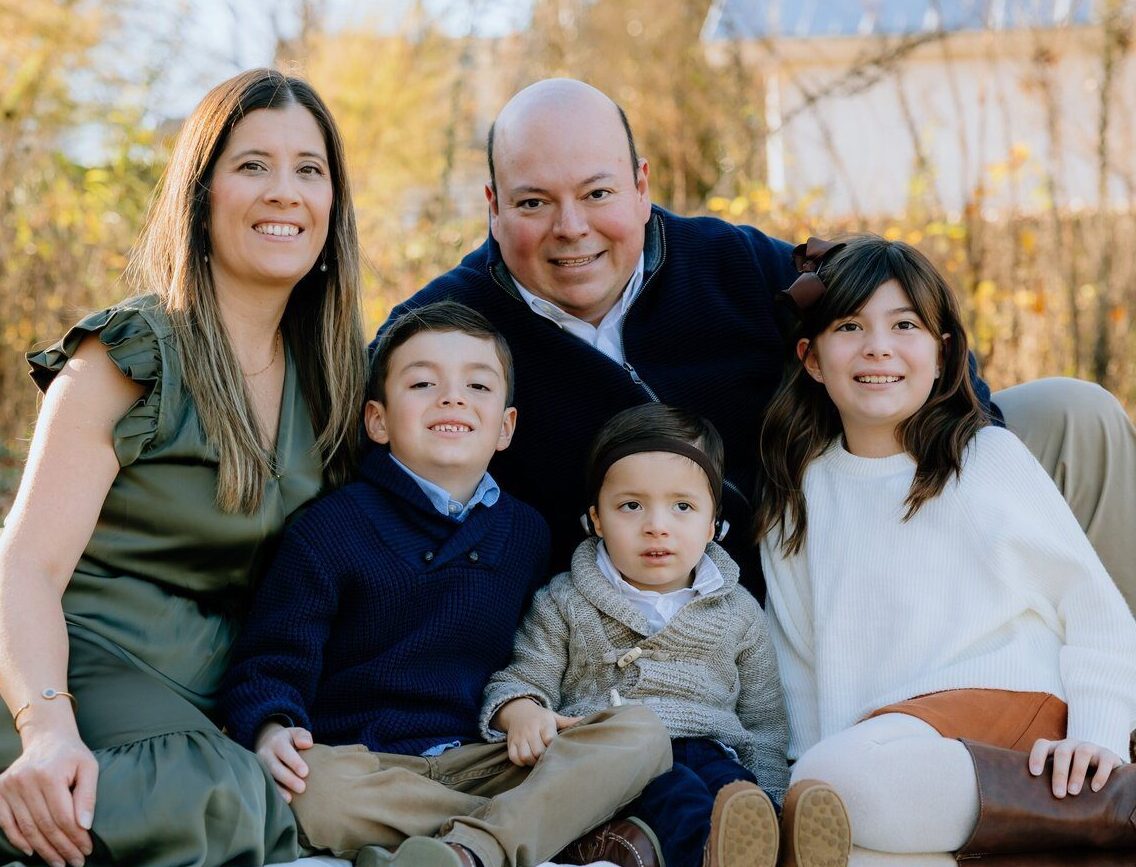 A family photoshoot at the Historic Oak View County Park in Raleigh NC.